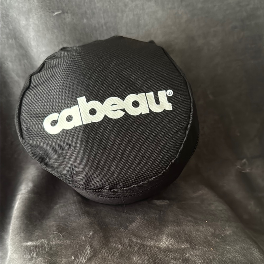 Caveat travel neck pillow